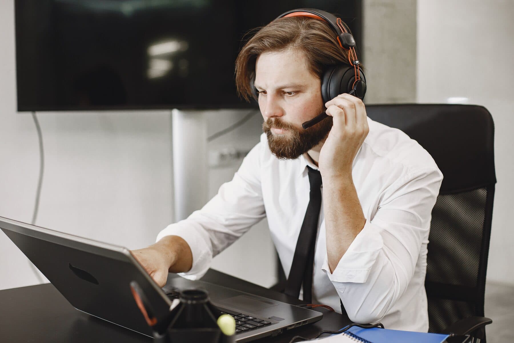 A support professional assisting someone remotely from a computer